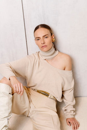 SWEATER WITH CUT OUT