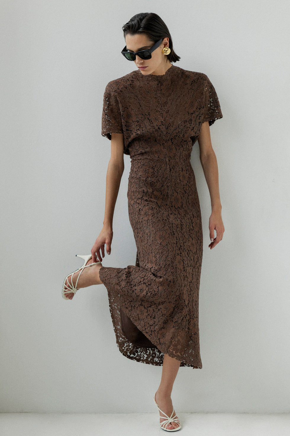 ABITO IN PIZZO CON SOTTOVESTE