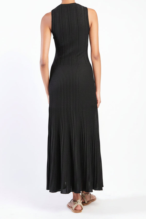 ROBE LONGUE COL ROND ÉPAULES LARGES