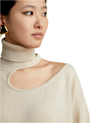 SWEATER WITH CUT OUT