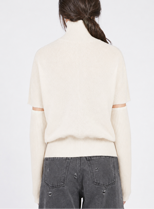 MAGLIA COLLO ALTO CON MANICOTTI