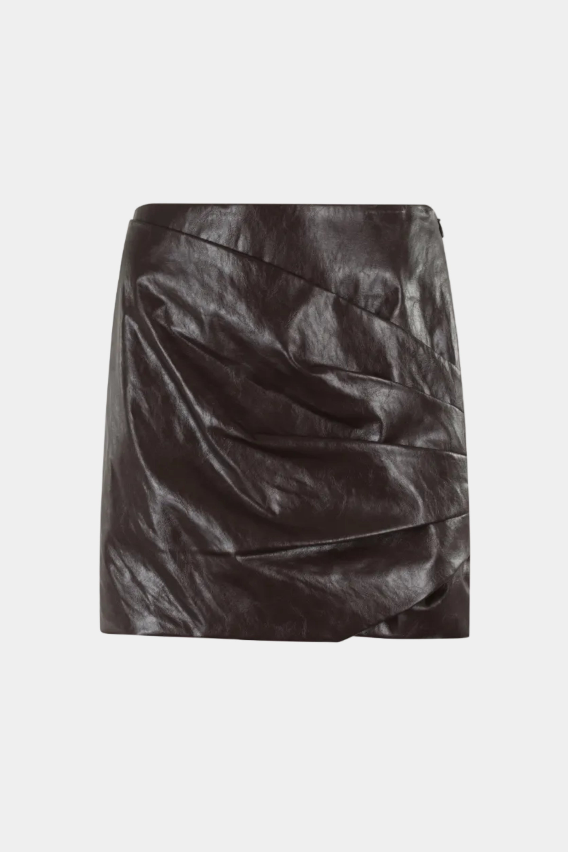 Blazer di pelle e minigonna: outfit primavera 2025 Blazer di pelle e minigonna: outfit primavera 2025